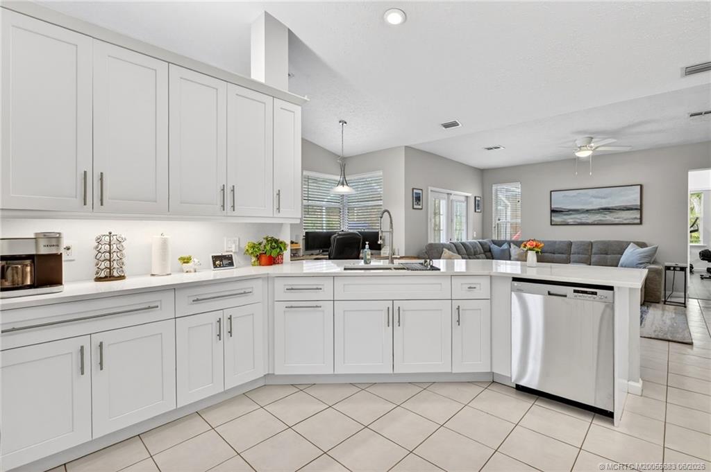 671 Southeast Pin Oak Terrace Stuart, FL 34997 - Photo 18 of 67