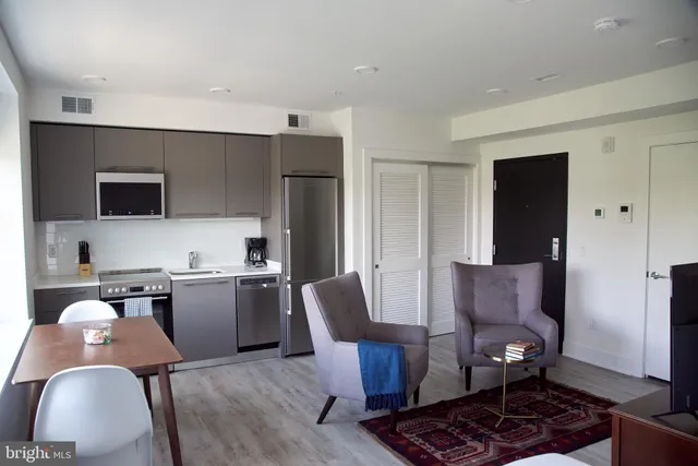 $1,800 | 816 Potomac Avenue Southeast, Unit 205, Washington, DC 20003