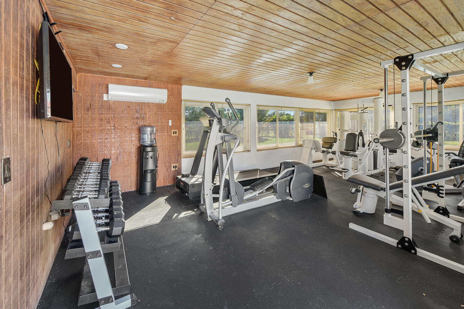 10340 Avenida Del Rio Delray Beach, FL 33446 - Photo 38 of 48 10EDB3~1