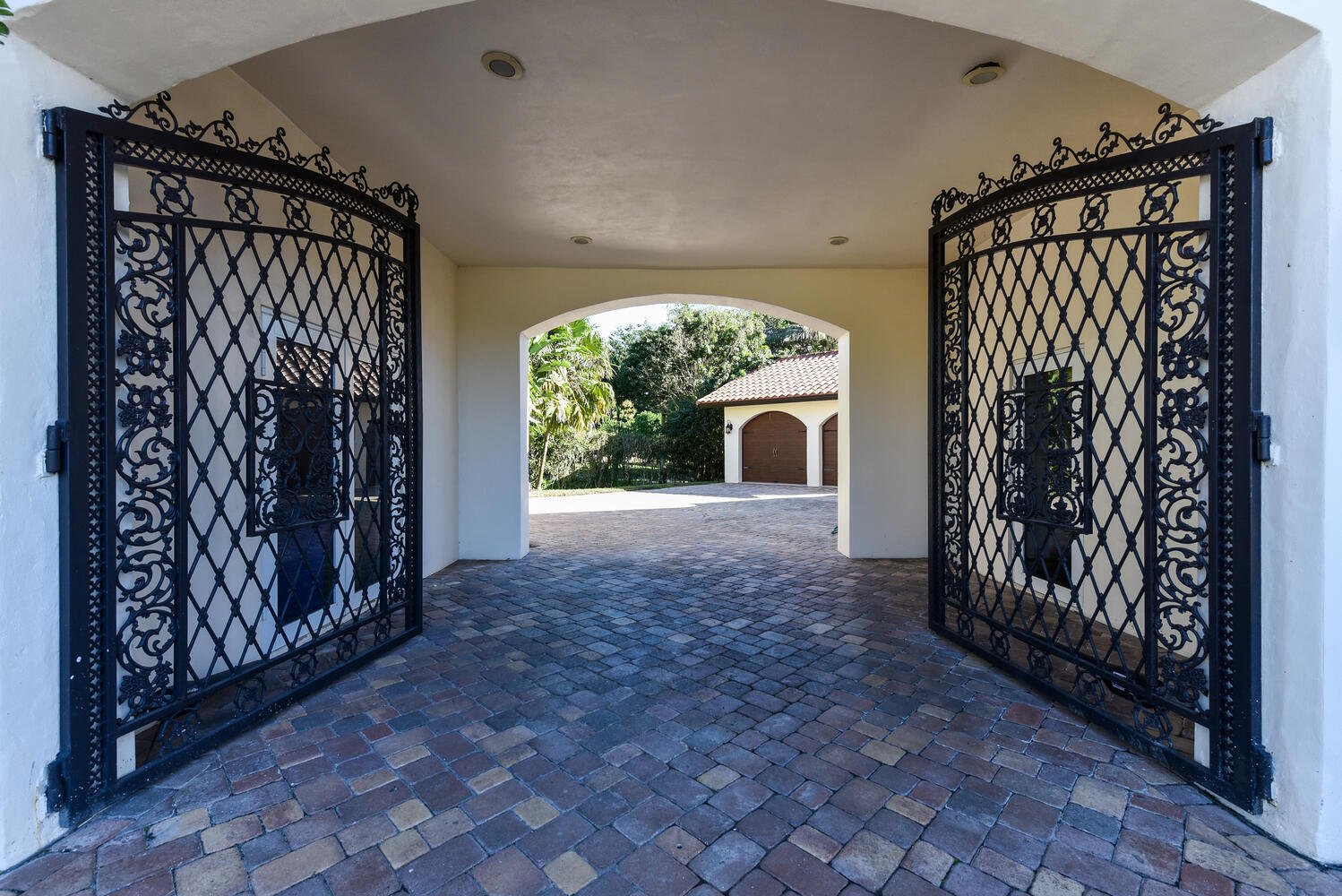 10340 Avenida Del Rio Delray Beach, FL 33446 - Photo 5 of 48 10F44D~1