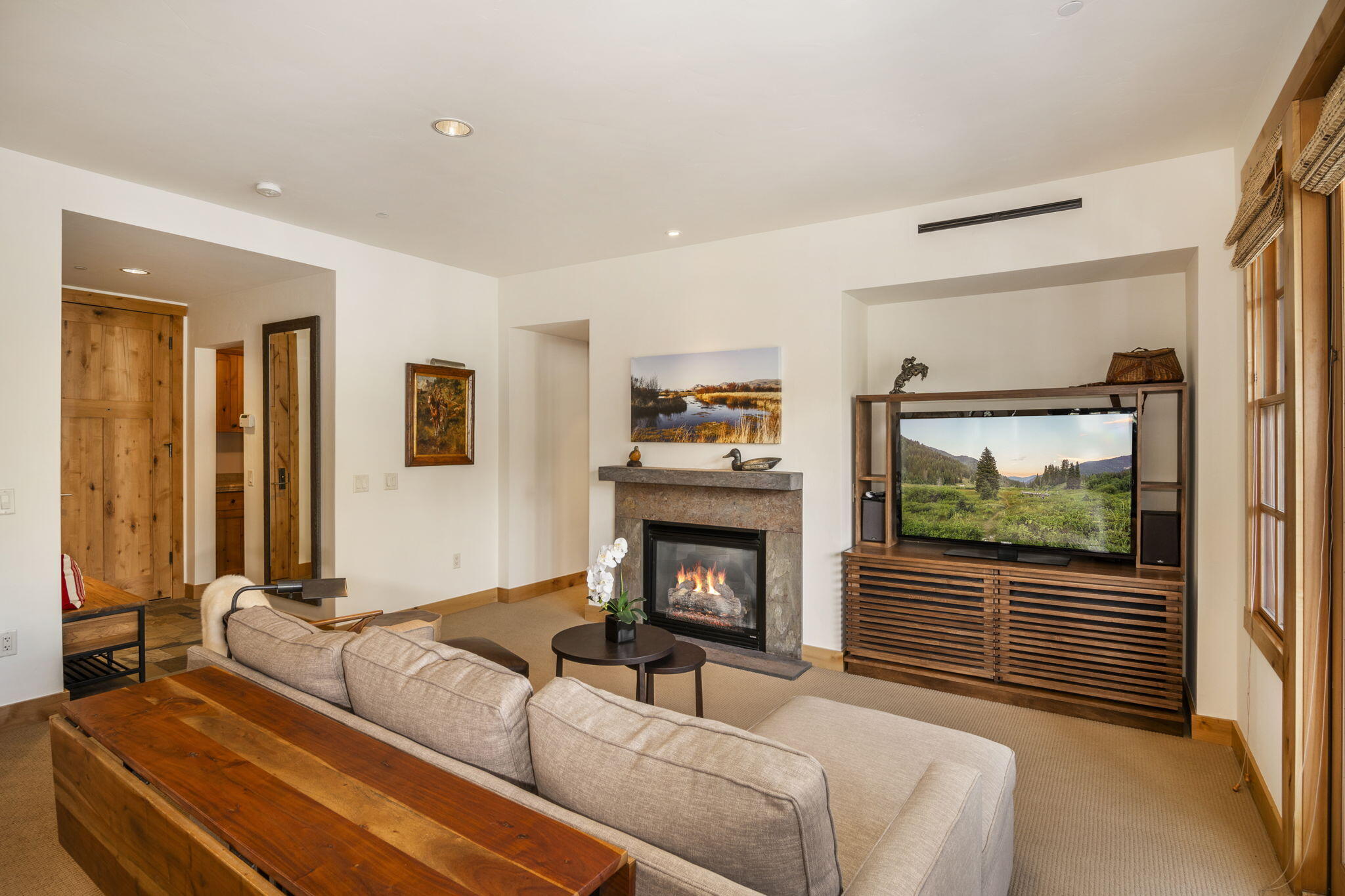 109 Angani Way, Unit 12 Sun Valley, ID 83353 - Photo 2 of 30 Living Room