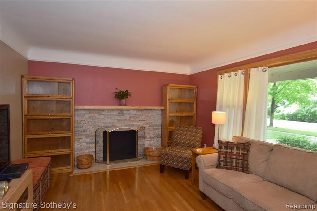 17190 Beverly Road Beverly Hills, MI 48025 - Photo 2 of 23