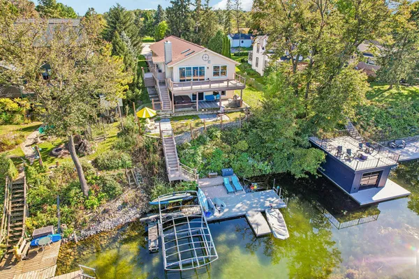 $1,375,000 | 105 East Lake Lane, Richfield, WI 53017