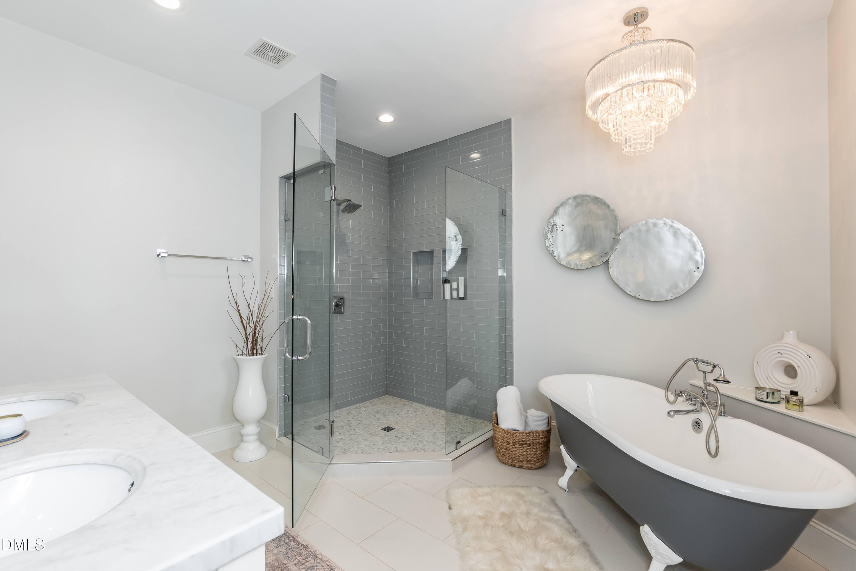 2833 Claremont Road Raleigh, NC 27608 - Photo 27 of 55 1st Primary Bath 02