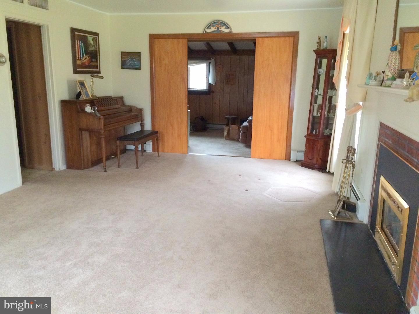 18 Terrace Road Levittown, PA 19056 - Photo 4 of 16