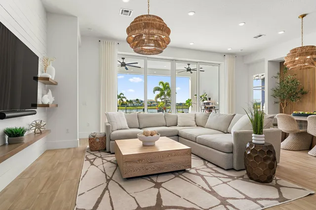 $3,895,000 | 20124 Southeast Bridgewater Drive, Jupiter, FL 33458