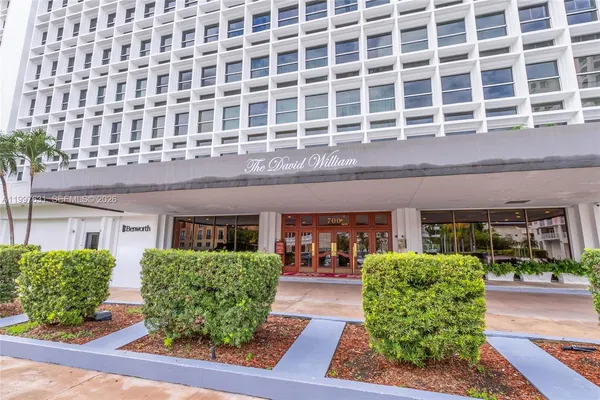 $2,000 | 700 Biltmore Way, Unit 918, Coral Gables, FL 33134