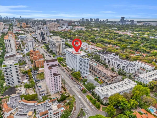 $2,000 | 700 Biltmore Way, Unit 918, Coral Gables, FL 33134