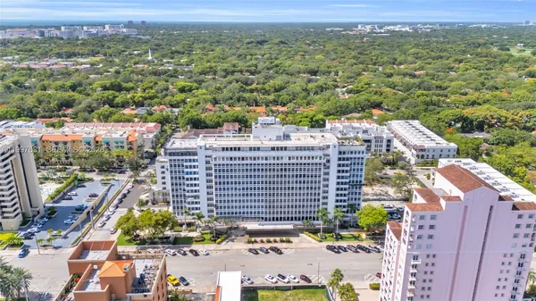$2,000 | 700 Biltmore Way, Unit 918, Coral Gables, FL 33134