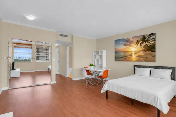 $2,000 | 700 Biltmore Way, Unit 918, Coral Gables, FL 33134