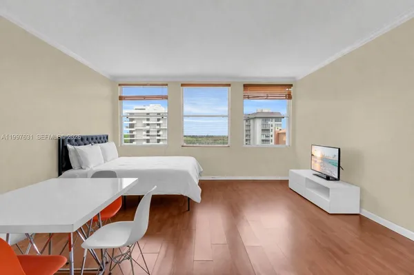 $2,000 | 700 Biltmore Way, Unit 918, Coral Gables, FL 33134