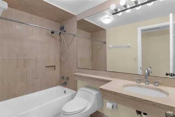 $2,000 | 700 Biltmore Way, Unit 918, Coral Gables, FL 33134