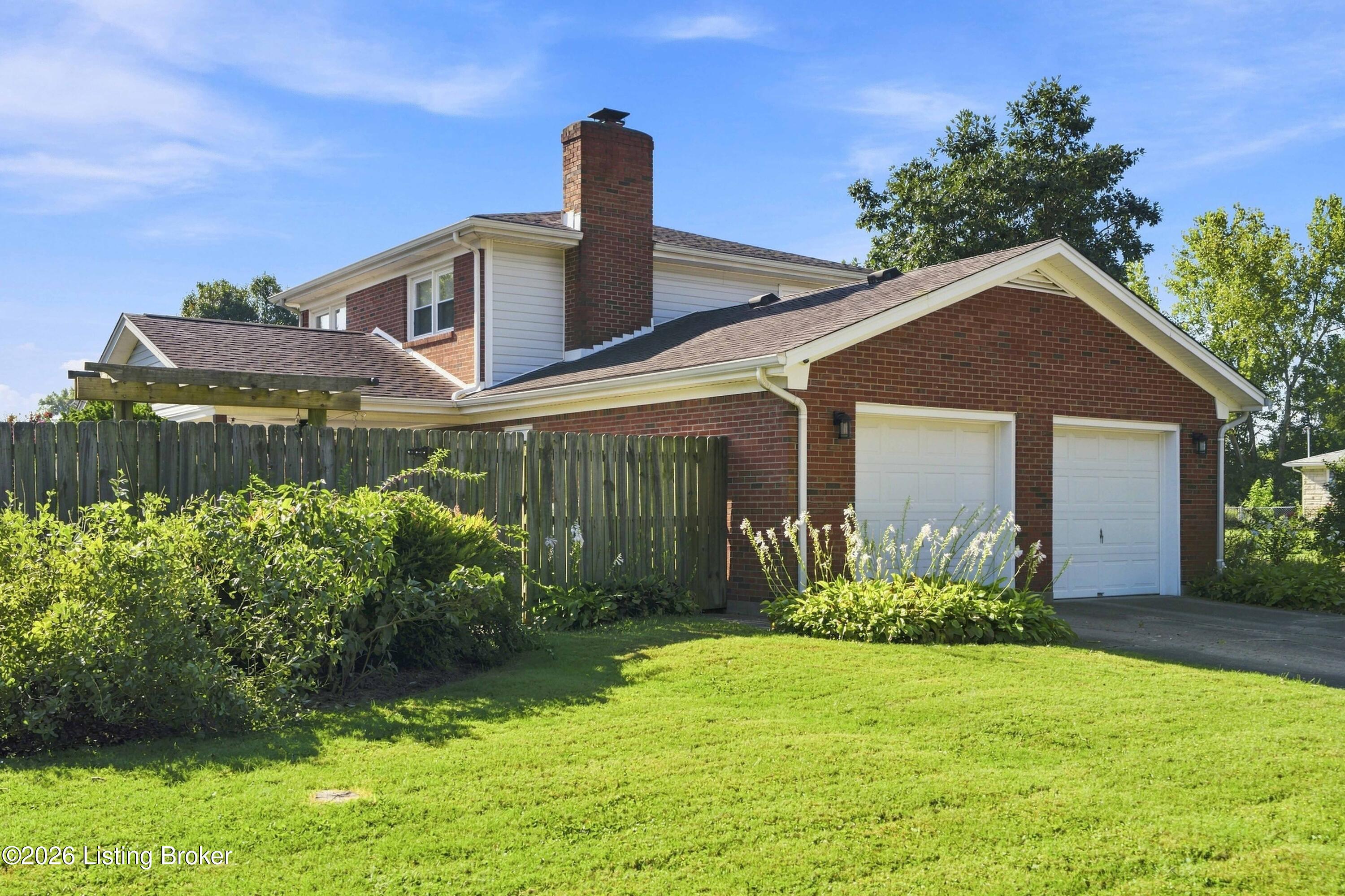 6217 Maywick Road Louisville, KY 40272 - Photo 3 of 46 DSC09538 2