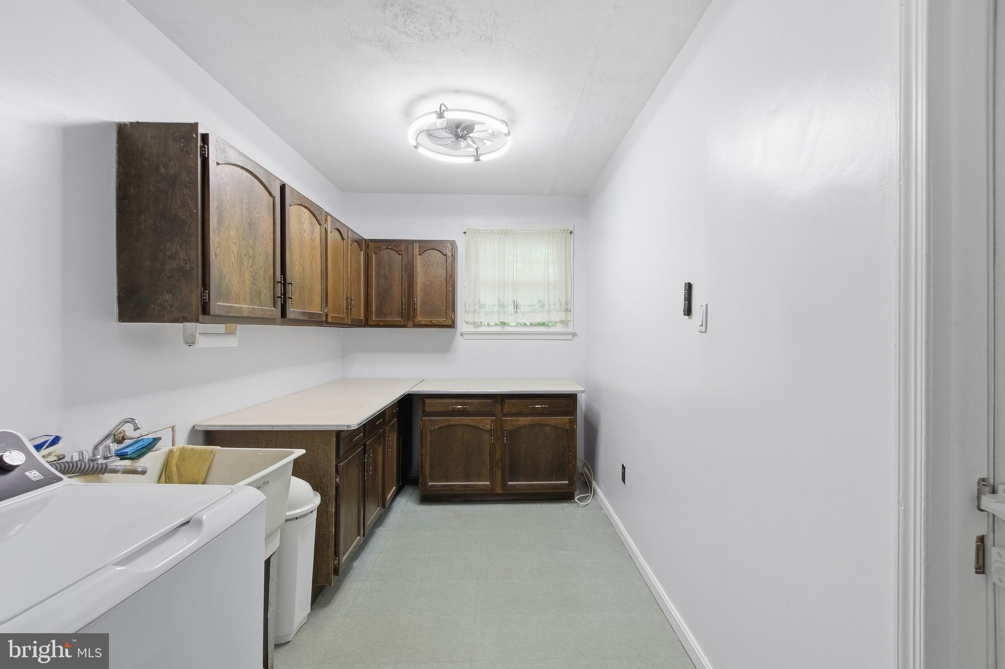 14105 Manchester Road Upper Marlboro, MD 20774 - Photo 32 of 51 Laundry room