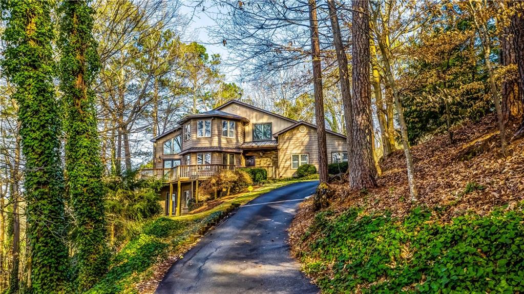 Hilltop retreat in sought after Emerson!