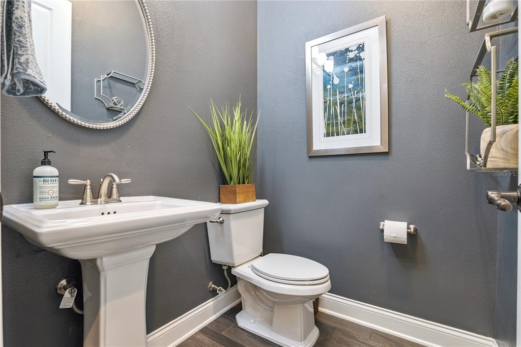 352 Moonbeam Loop Oviedo, FL 32765 - Photo 24 of 64 a bathroom with a toilet a sink and mirror