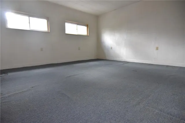 a view of empty room with window