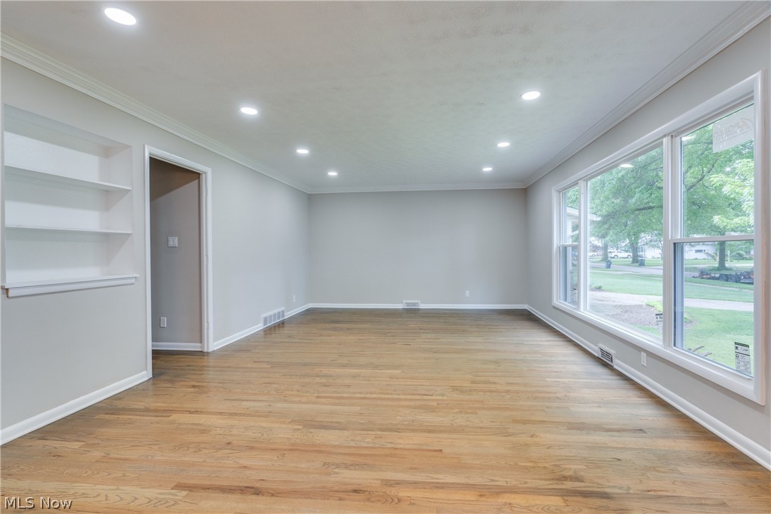 1099 Haverston Road Lyndhurst, OH 44124 - Photo 9 of 35 Gallery Image 9