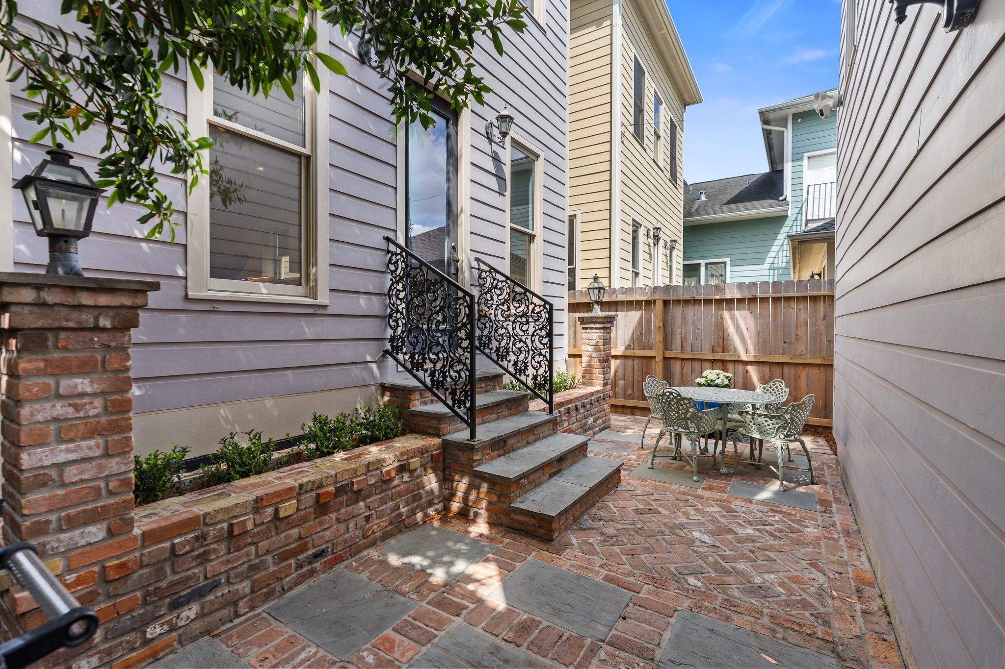 908 East 26th Street Houston, TX 77009 - Photo 25 of 30 The paved patio is perfect for enjoying morning coffee, a glass of wine, or dining al fresco.
