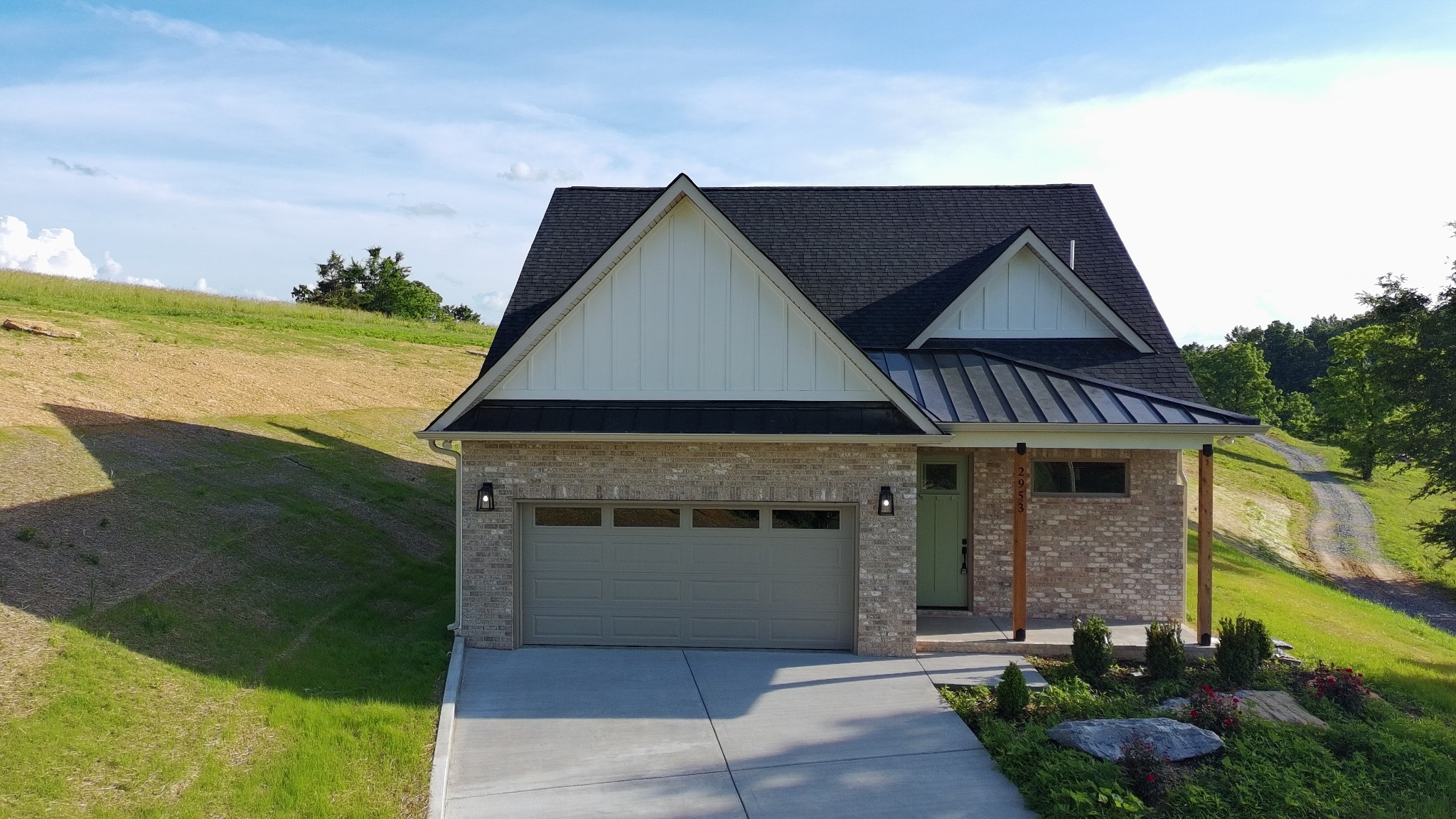 2953 Wixtown Road Westmoreland, TN 37186 - Photo 2 of 35 a front view of a house with garden