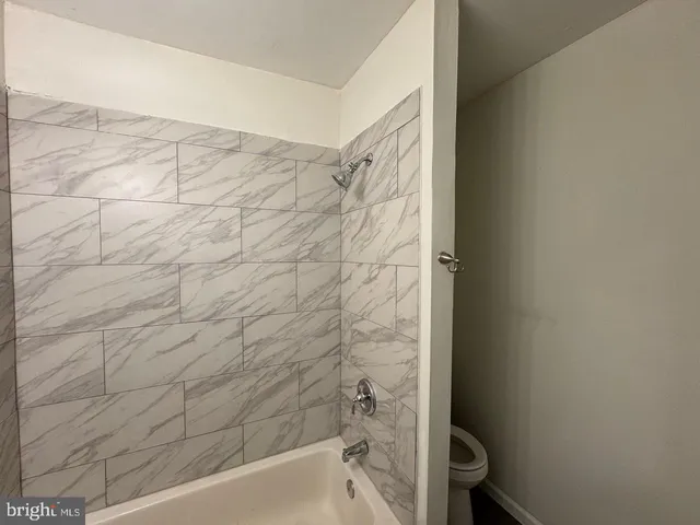 a bathroom with a bathtub and toilet