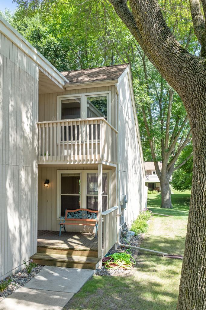 9347 Nesbitt Road Bloomington, MN 55437 - Photo 3 of 32 Gallery Image 3