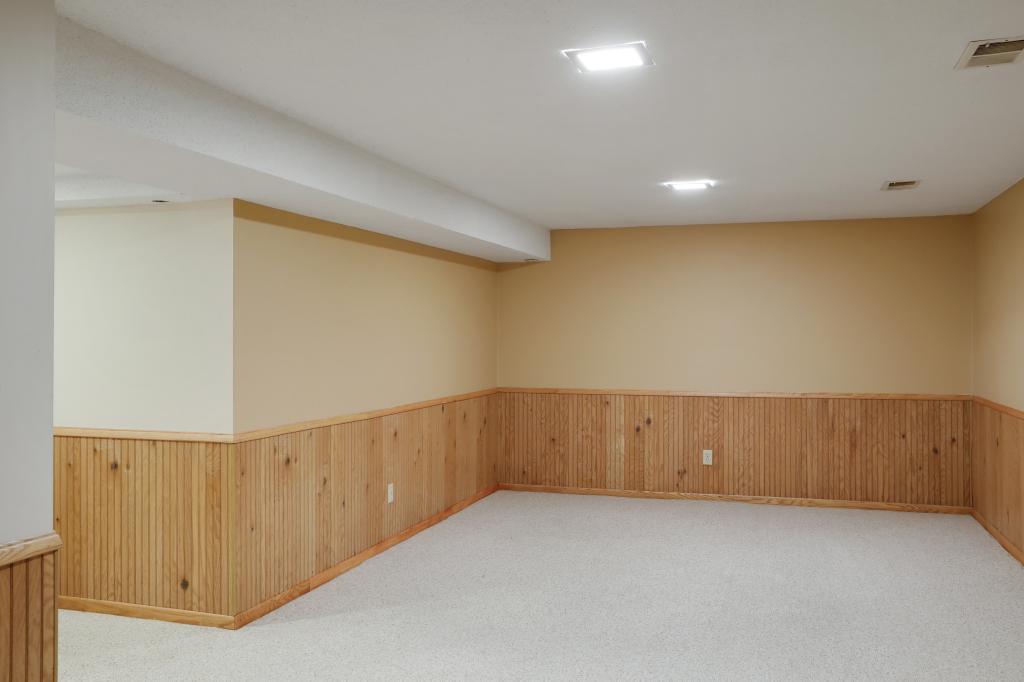 9347 Nesbitt Road Bloomington, MN 55437 - Photo 22 of 32 Gallery Image 22