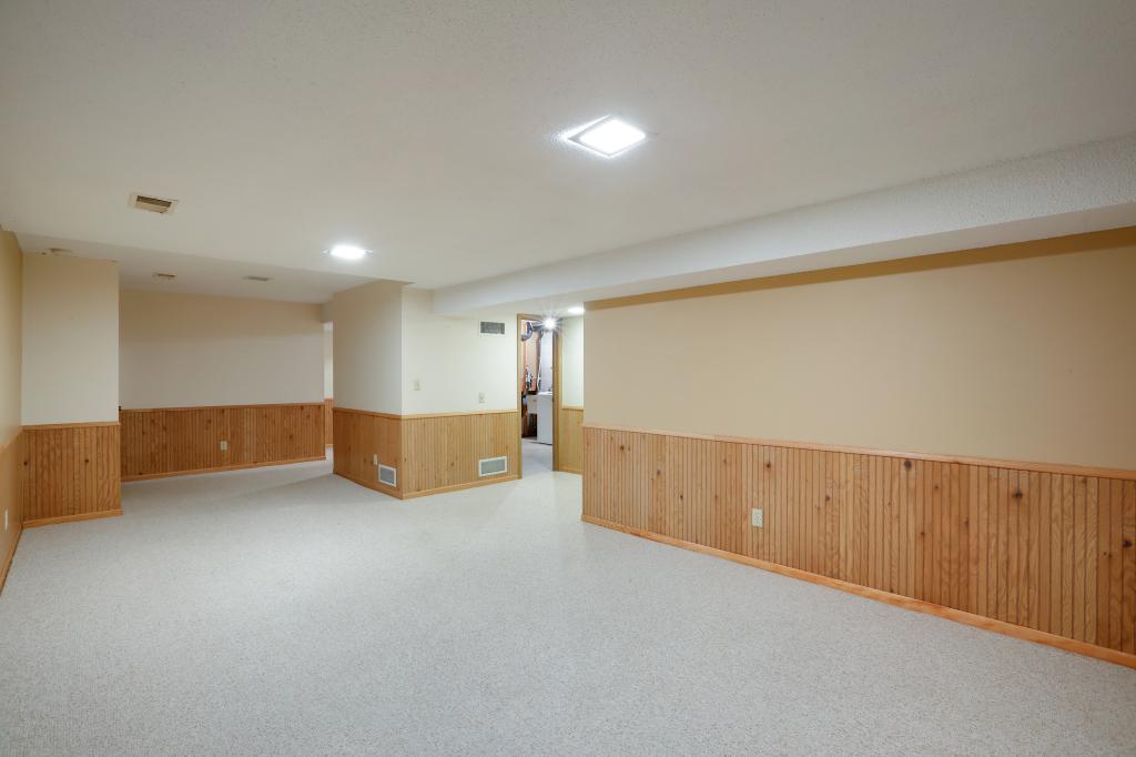9347 Nesbitt Road Bloomington, MN 55437 - Photo 23 of 32 Gallery Image 23