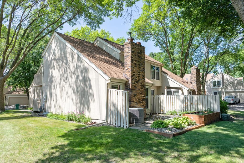 9347 Nesbitt Road Bloomington, MN 55437 - Photo 24 of 32 Gallery Image 24