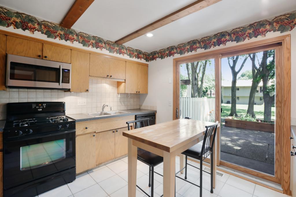 9347 Nesbitt Road Bloomington, MN 55437 - Photo 9 of 32 Gallery Image 9