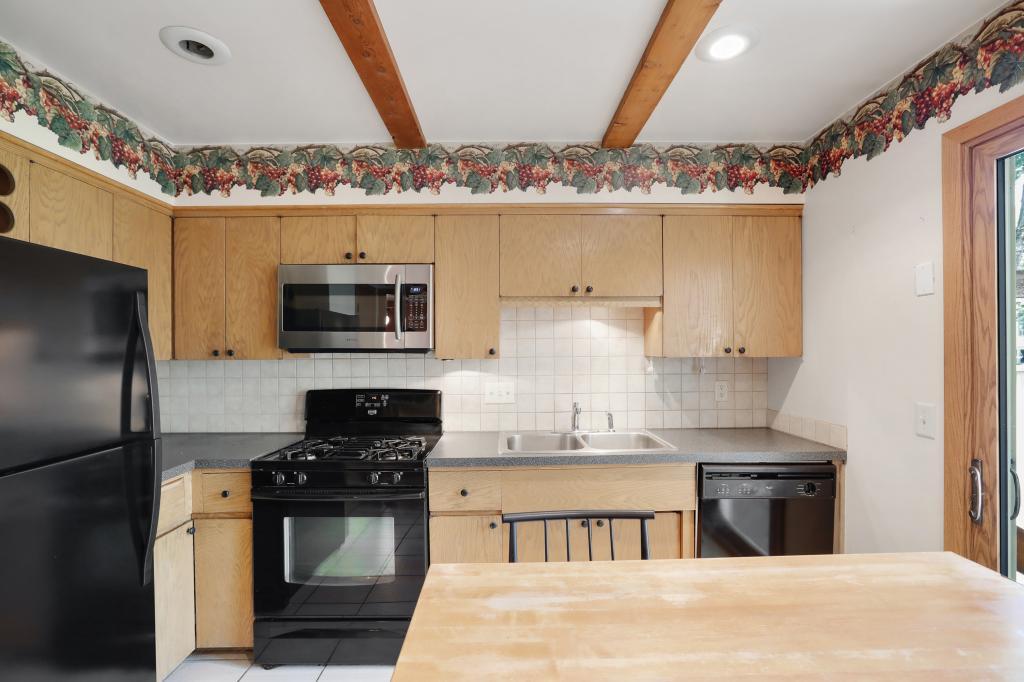 9347 Nesbitt Road Bloomington, MN 55437 - Photo 10 of 32 Gallery Image 10