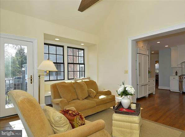 407 Rucker Place Alexandria, VA 22301 - Photo 2 of 26 Family Room