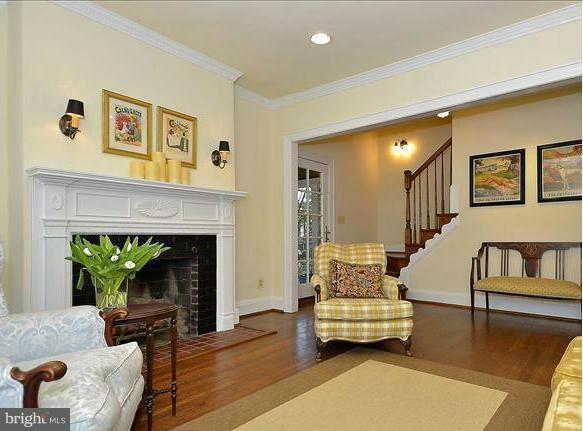407 Rucker Place Alexandria, VA 22301 - Photo 16 of 26 Living Room