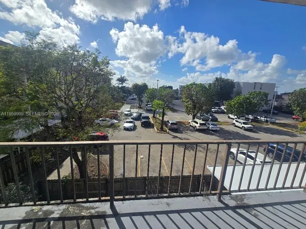 $2,000 | 5755 West 20th Avenue, Unit 312, Hialeah, FL 33012