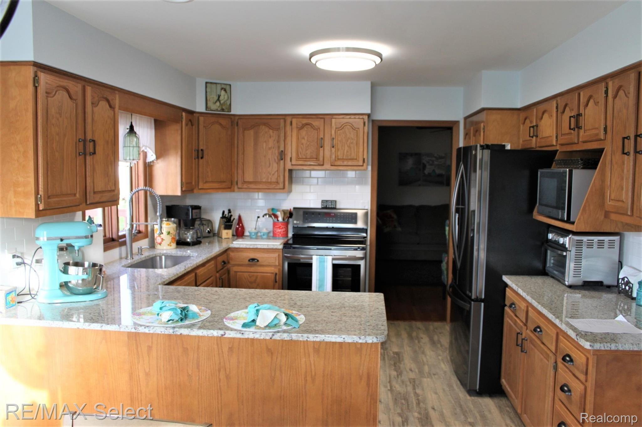 1334 West Ray Road Fenton, MI 48430 - Photo 2 of 30 IMG_1762 (2).JPG