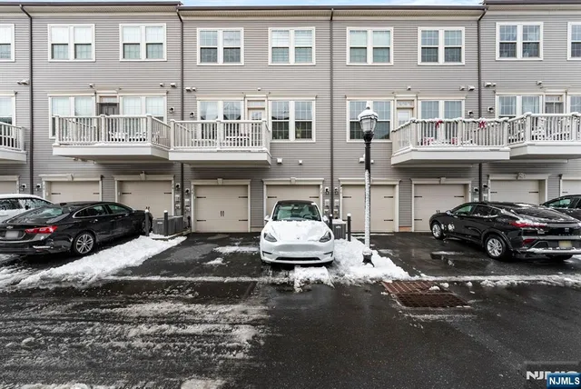 $3,175 | 22 Leahy Drive, Wood-Ridge, NJ 07075