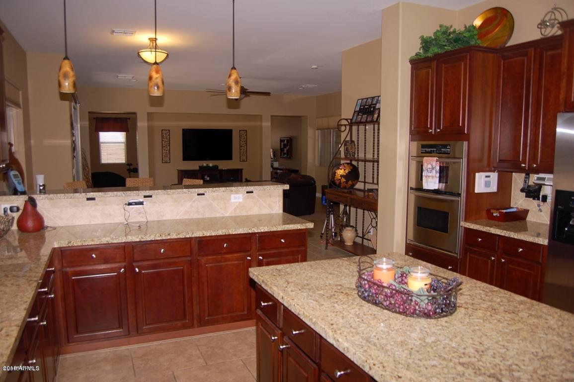 6250 South Rochester Drive Gilbert, AZ 85298 - Photo 9 of 37 Kitchen 4