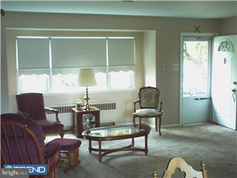 9962 Dungan Road Philadelphia, PA 19115 - Photo 7 of 12 Living Room