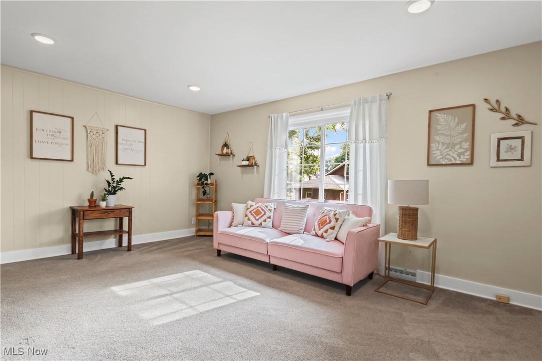 983 Roseland Road Alliance, OH 44601 - Photo 3 of 47 Carpeted living room with recessed lighting