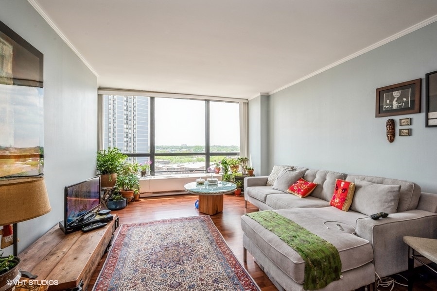 5415 North Sheridan Road, Unit 1015 Chicago, IL 60640 - Photo 3 of 10 a living room with furniture and a large window