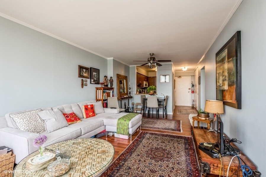 5415 North Sheridan Road, Unit 1015 Chicago, IL 60640 - Photo 5 of 10 a living room with furniture and a couch