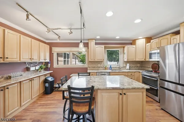 $649,900 | 52 Roxbury Drive, Kenvil, NJ 07847