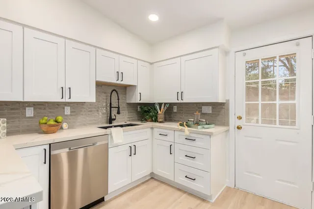 $2,800 | 3505 East Campbell Avenue, Unit 17, Phoenix, AZ 85018