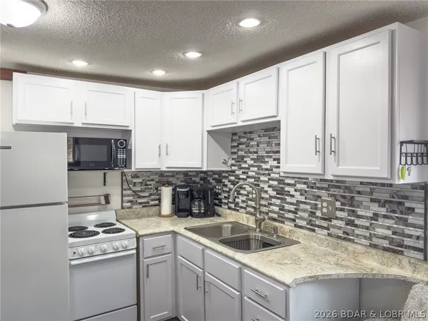 $299,000 | 30031 Oak Knoll Road, Rocky Mount, MO 65072