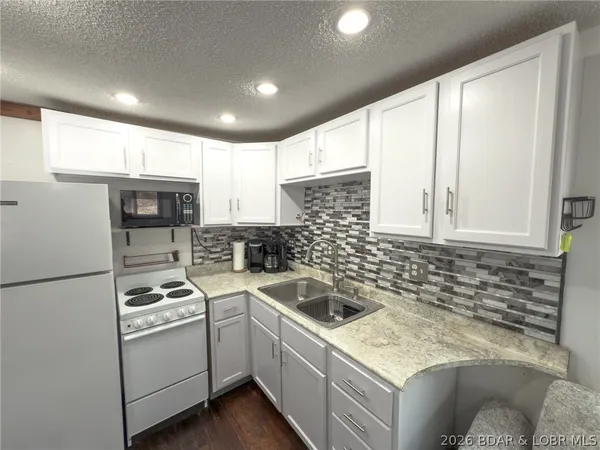 $299,000 | 30031 Oak Knoll Road, Rocky Mount, MO 65072