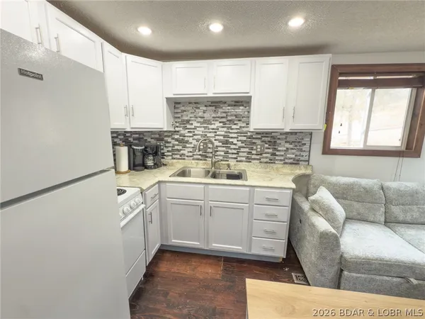 $299,000 | 30031 Oak Knoll Road, Rocky Mount, MO 65072