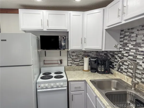 $299,000 | 30031 Oak Knoll Road, Rocky Mount, MO 65072