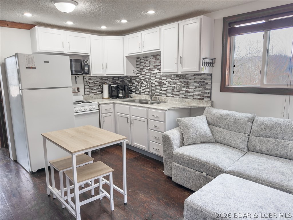 30031 Oak Knoll Road Rocky Mount, MO 65072 - Photo 7 of 59 Upper Level Kitchen