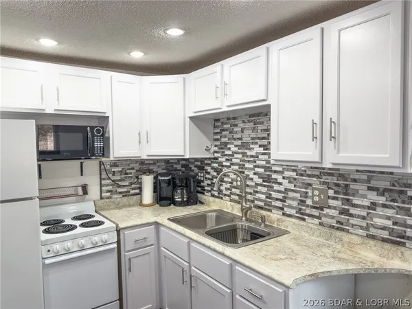 $299,000 | 30031 Oak Knoll Road, Rocky Mount, MO 65072