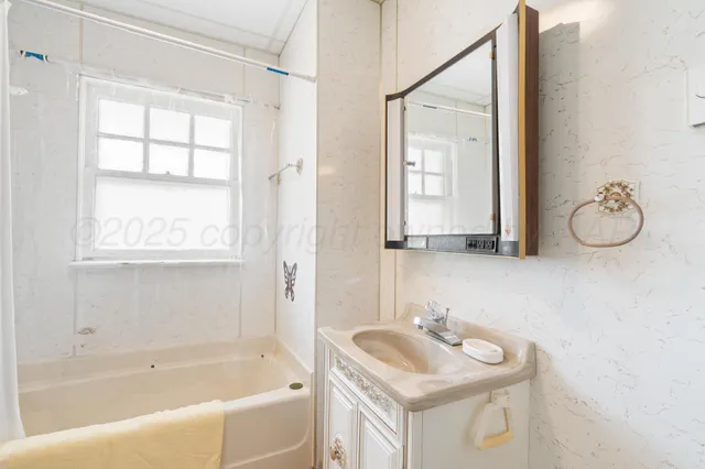 $135,000 | 302 6th Street, Clarendon, TX 79226